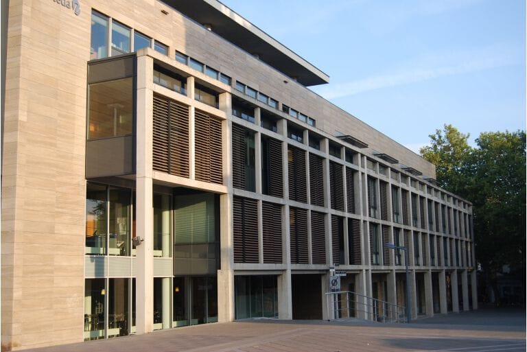 ROB - STRAIGHT SLIDING SHUTTERS