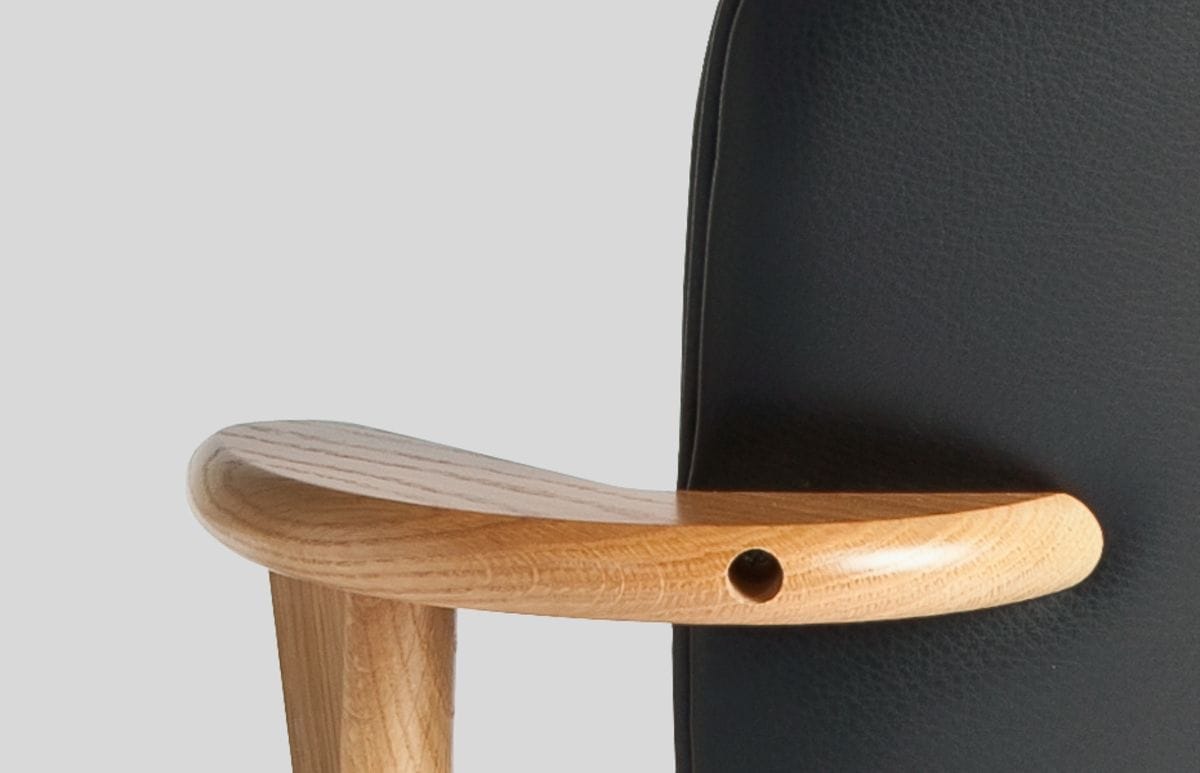DOMUS LOUNGE CHAIR