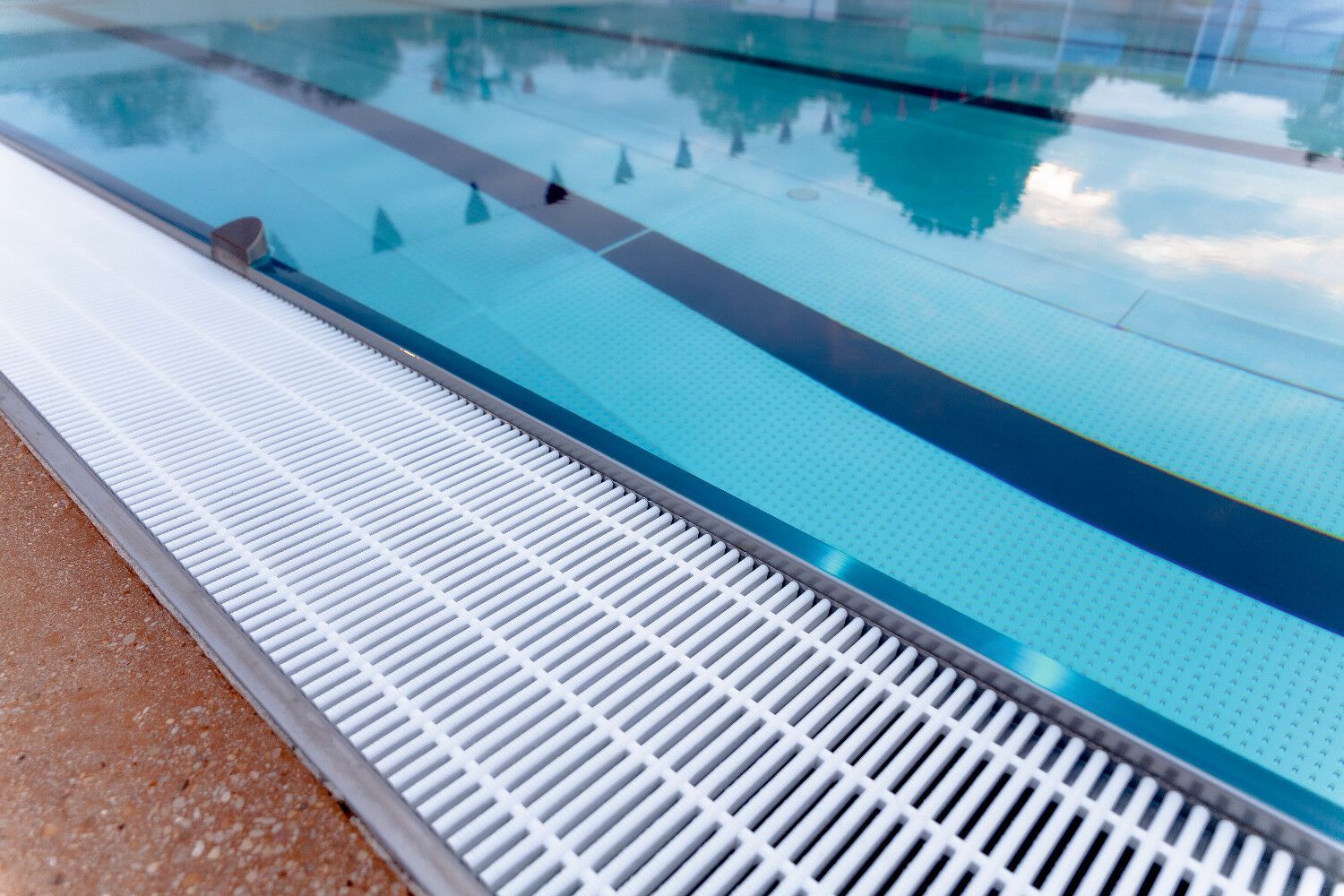 Swimming pool grate