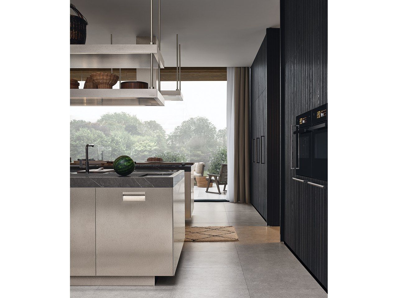 ITALIA + FRAME SYSTEM