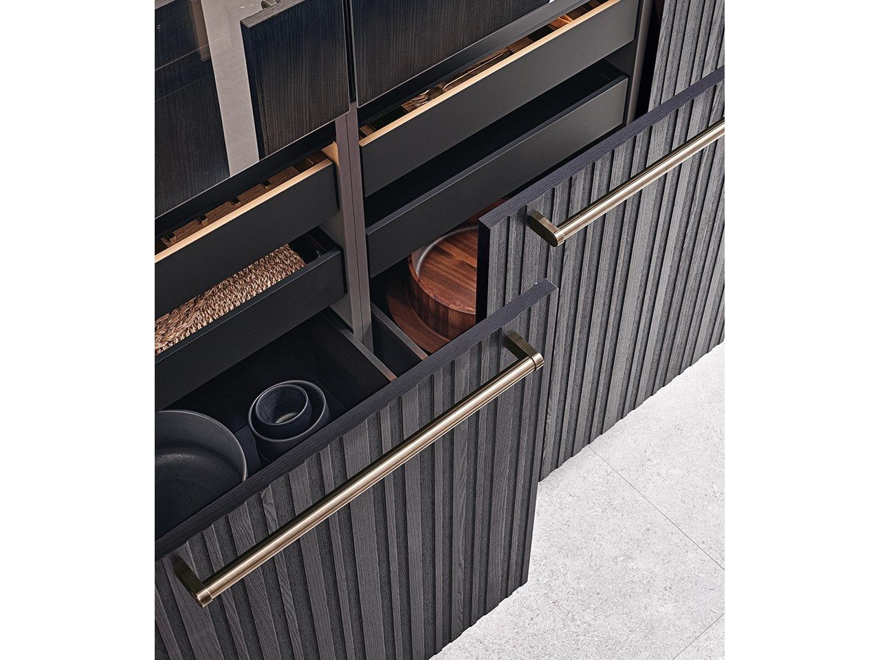 ITALIA + FRAME SYSTEM