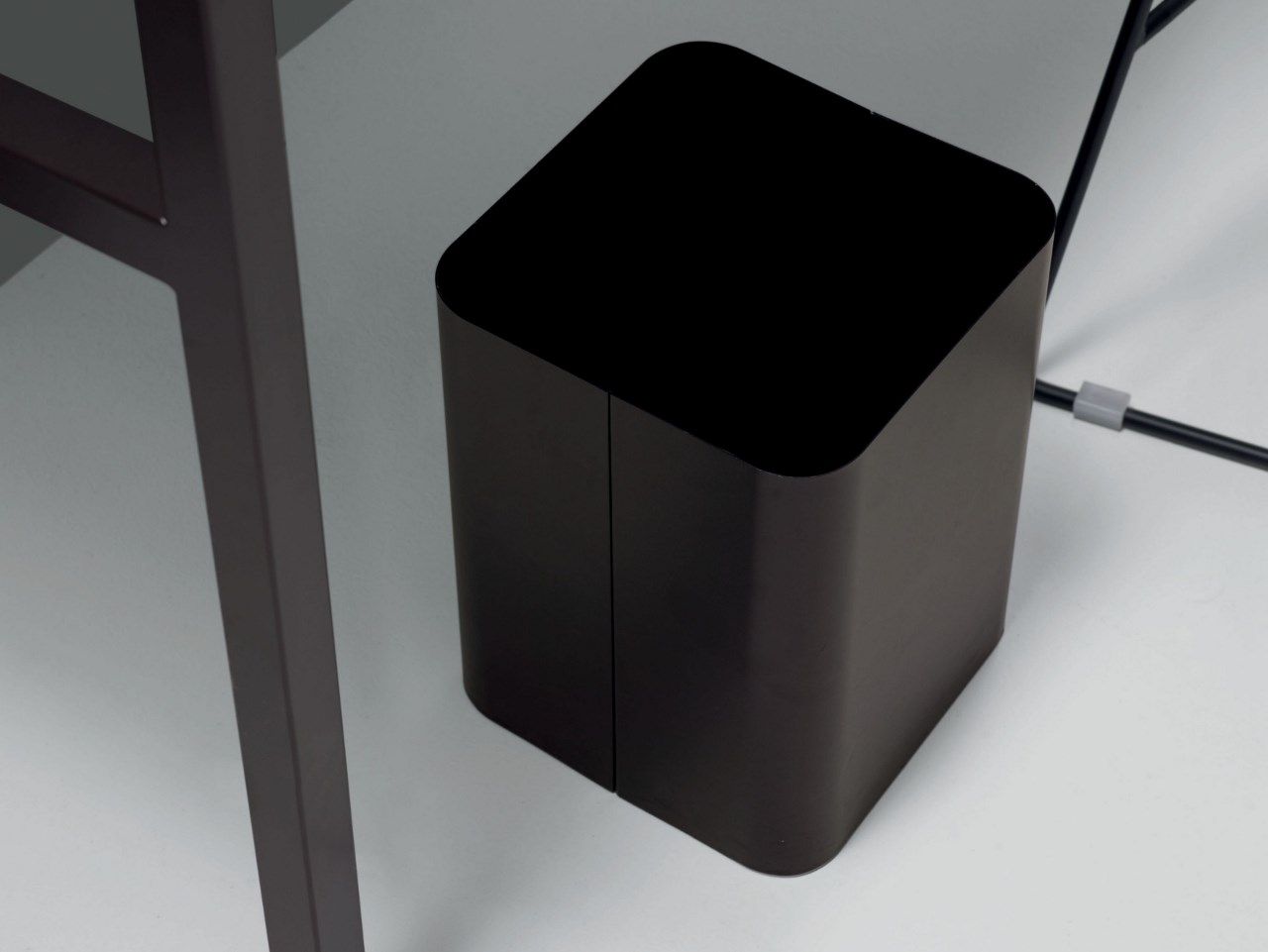 Metal waste paper bin