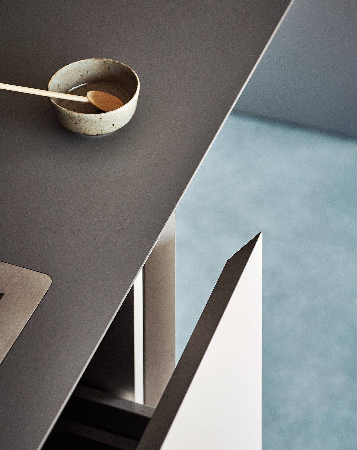 N_ELLE - OUTSTANDING LIGHTNESS