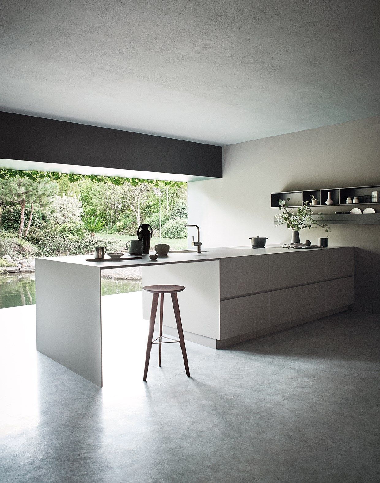 N_ELLE - OUTSTANDING LIGHTNESS