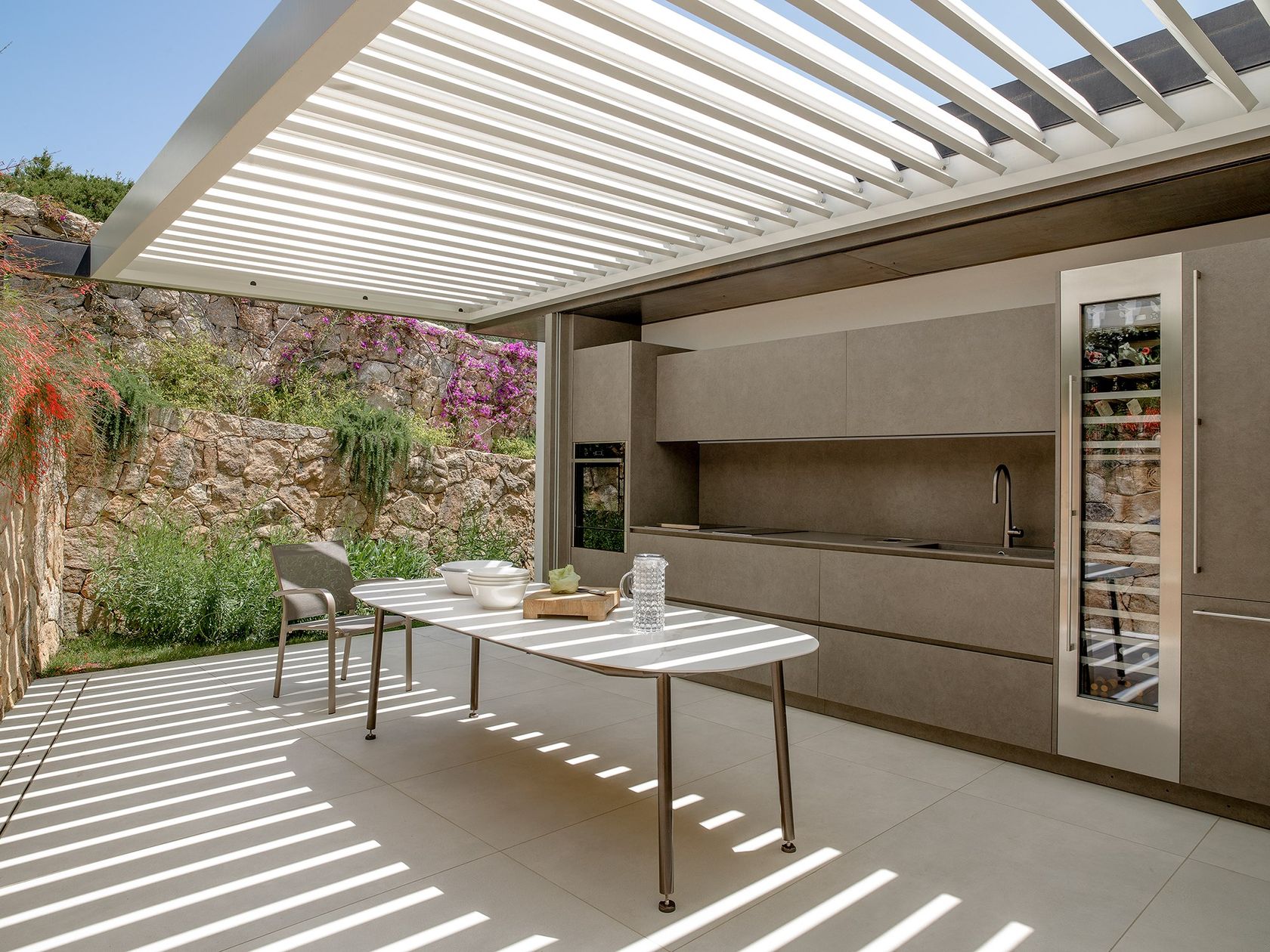 POSA A PAVIMENTO IN ESTERNO