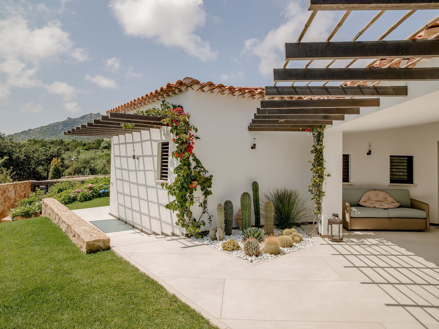 POSA A PAVIMENTO IN ESTERNO