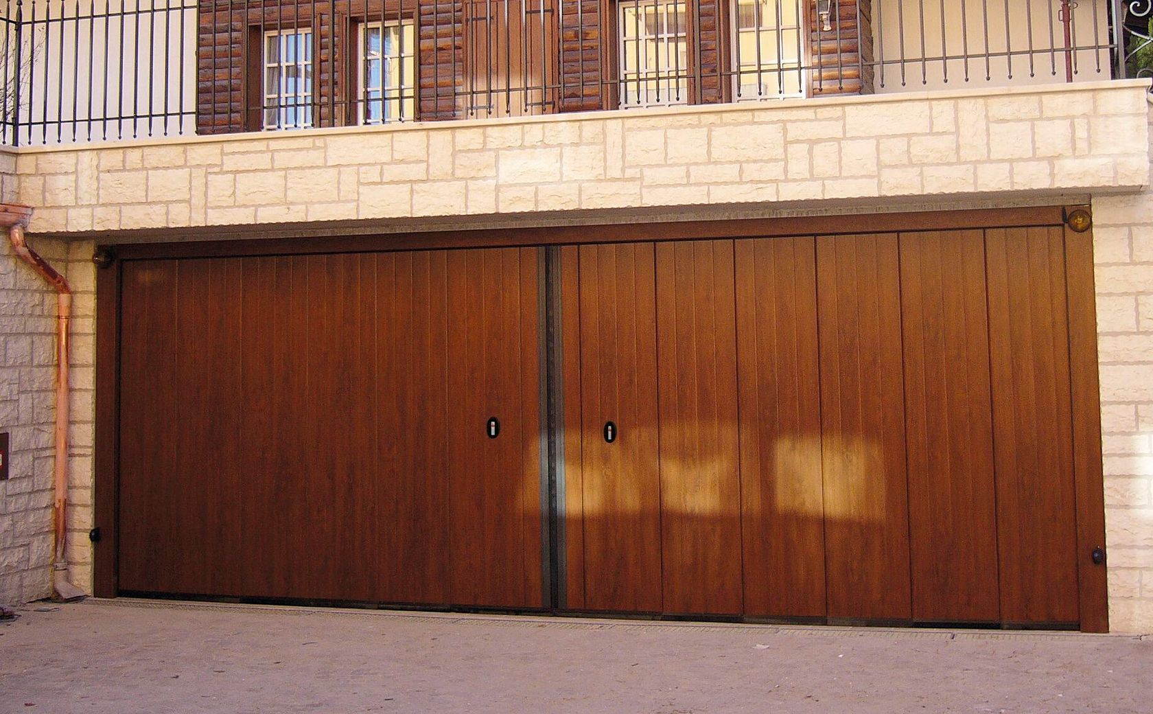SR SECTIONAL DOORS