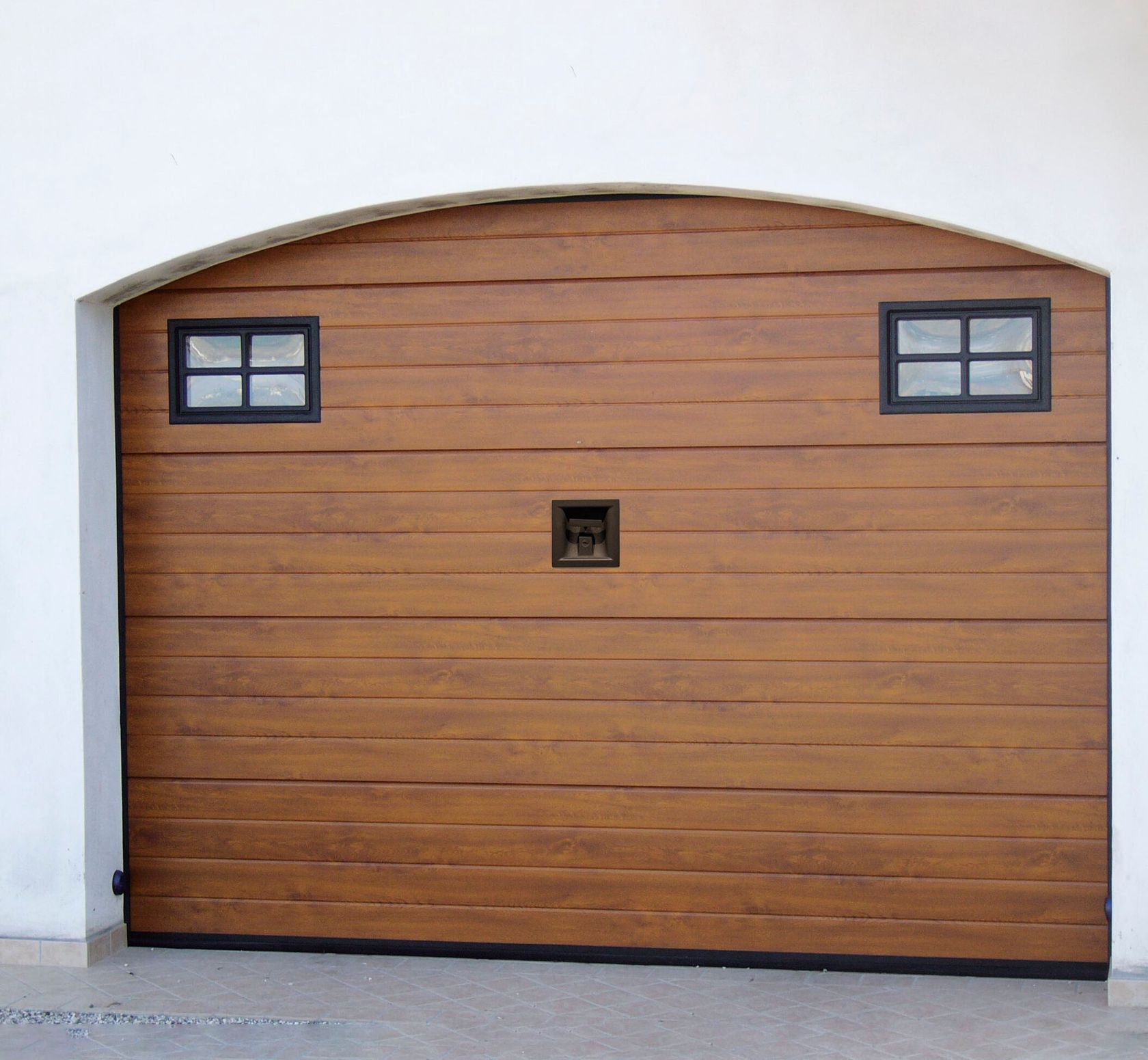 SR SECTIONAL DOORS