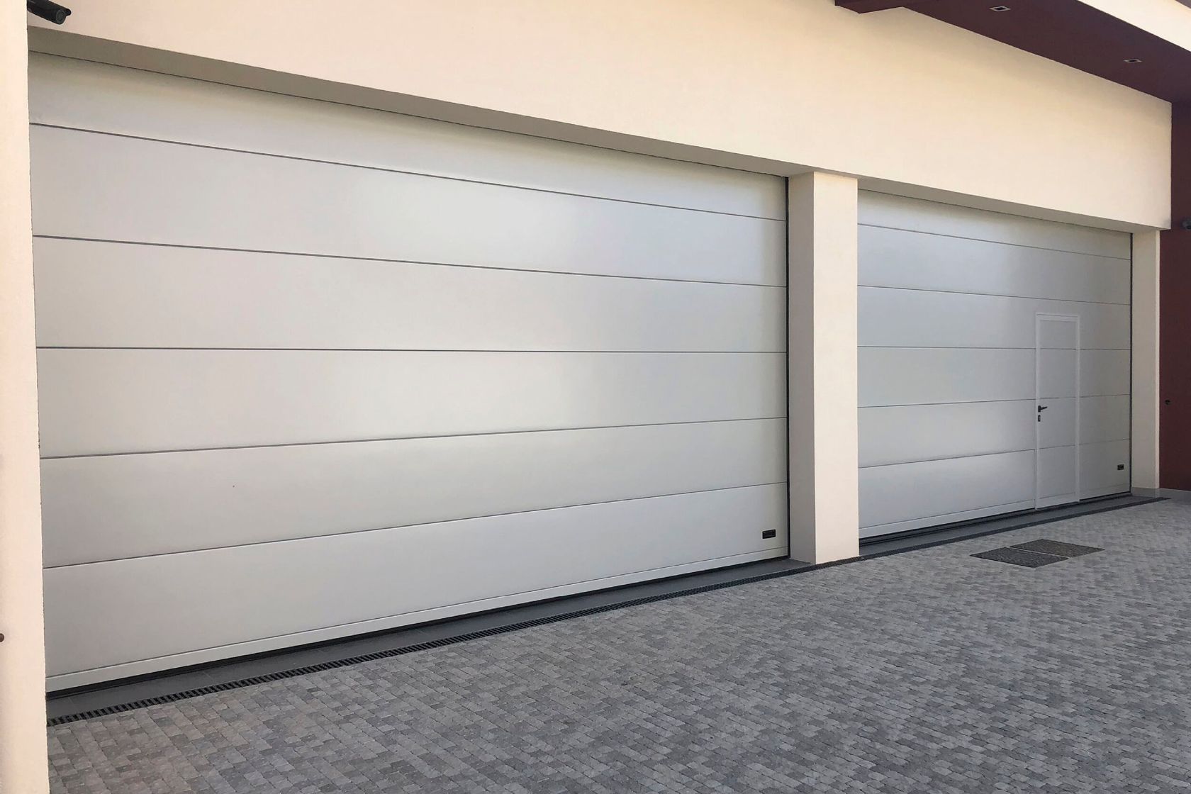 SR SECTIONAL DOORS