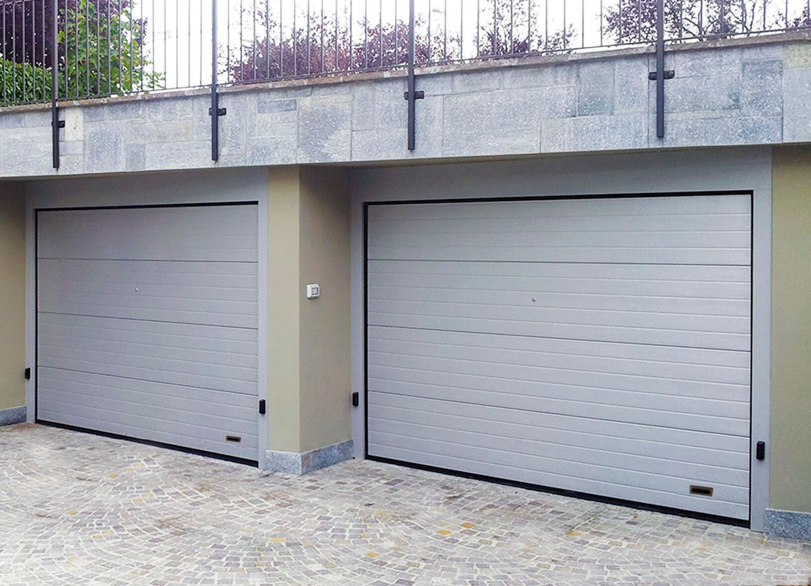 SR SECTIONAL DOORS