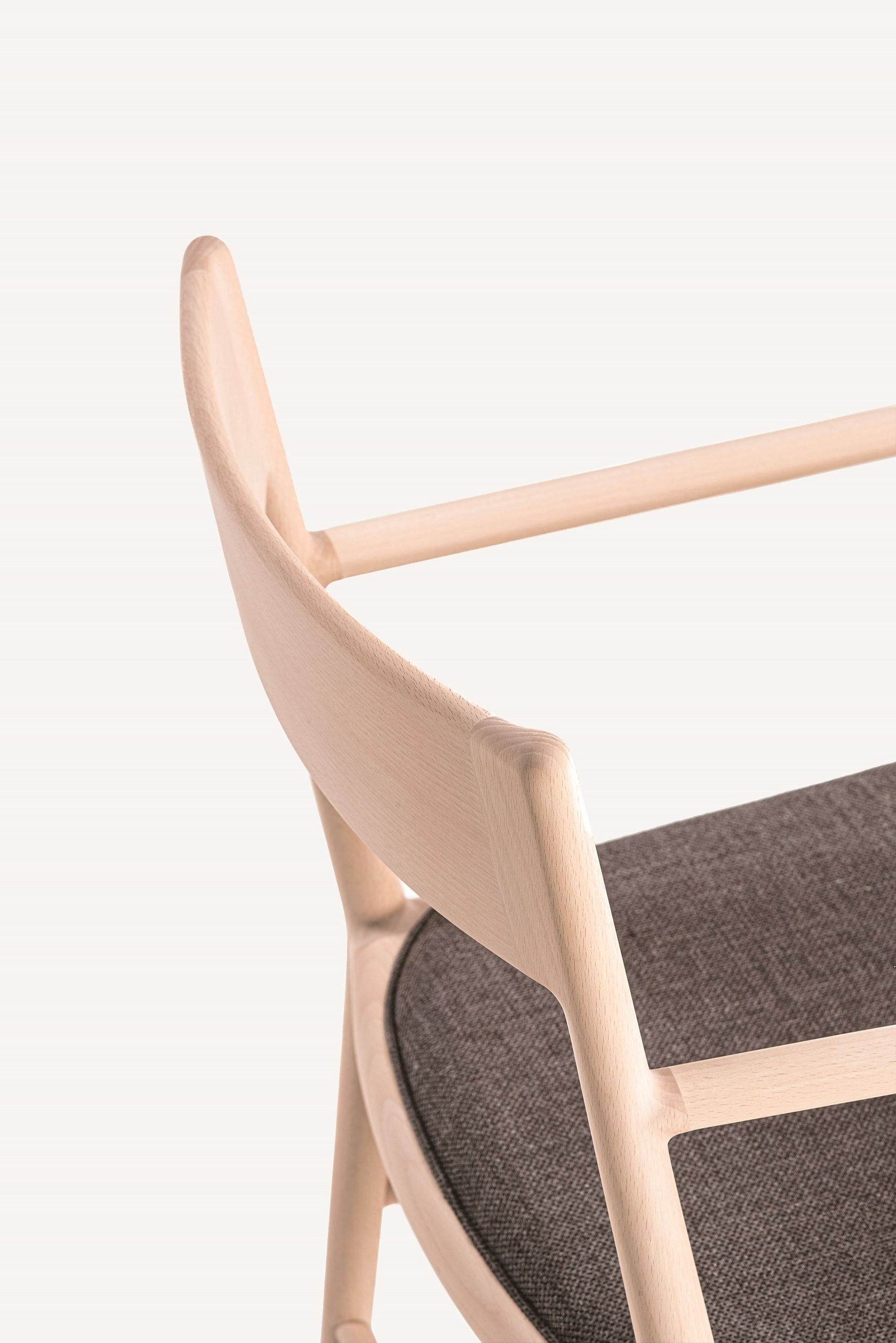 THE SENSITIVE BACK CHAIR