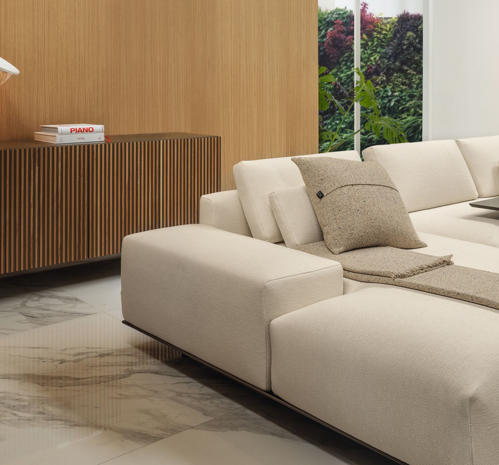 LEON DECOR ON-THE-BASE