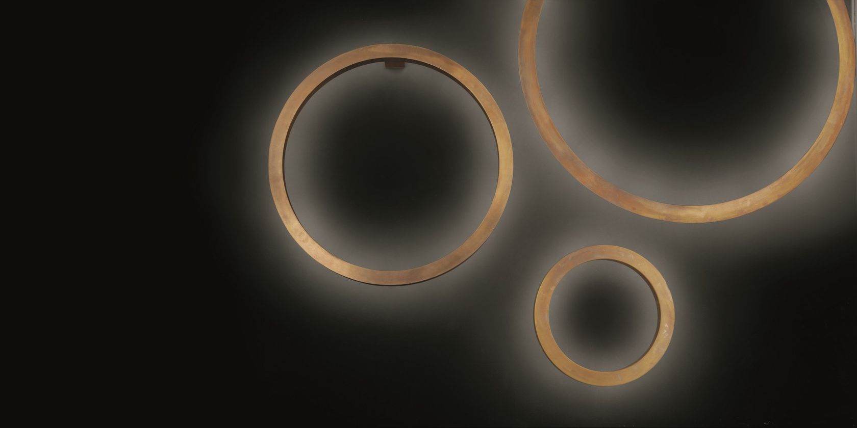 LIGHT RINGS WALL