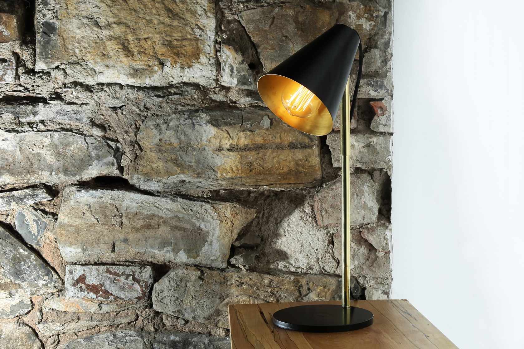 LUSAKA TABLE LAMP