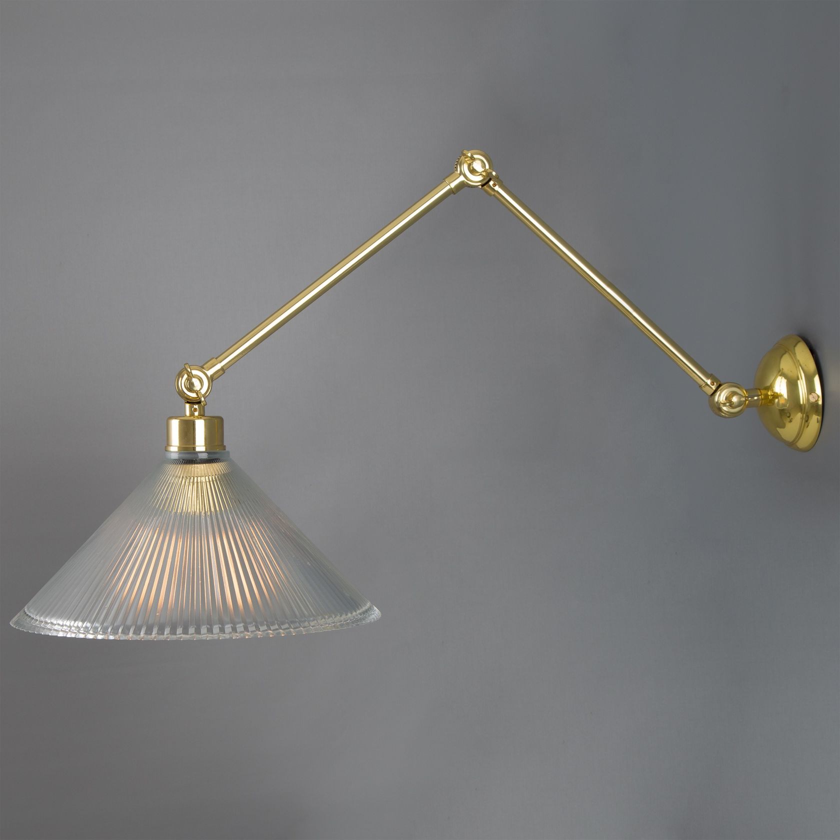 REBELL ADJUSTABLE POSTER LIGHT