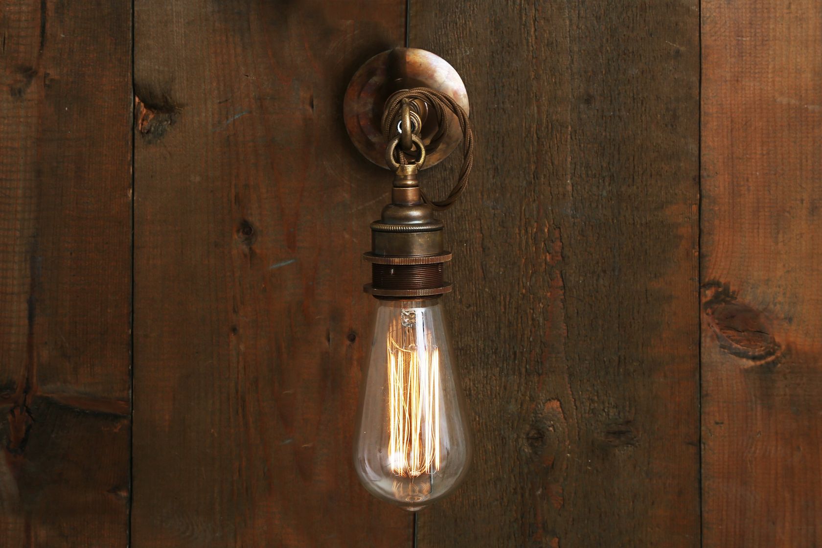 REHAU INDUSTRIAL WALL LIGHT