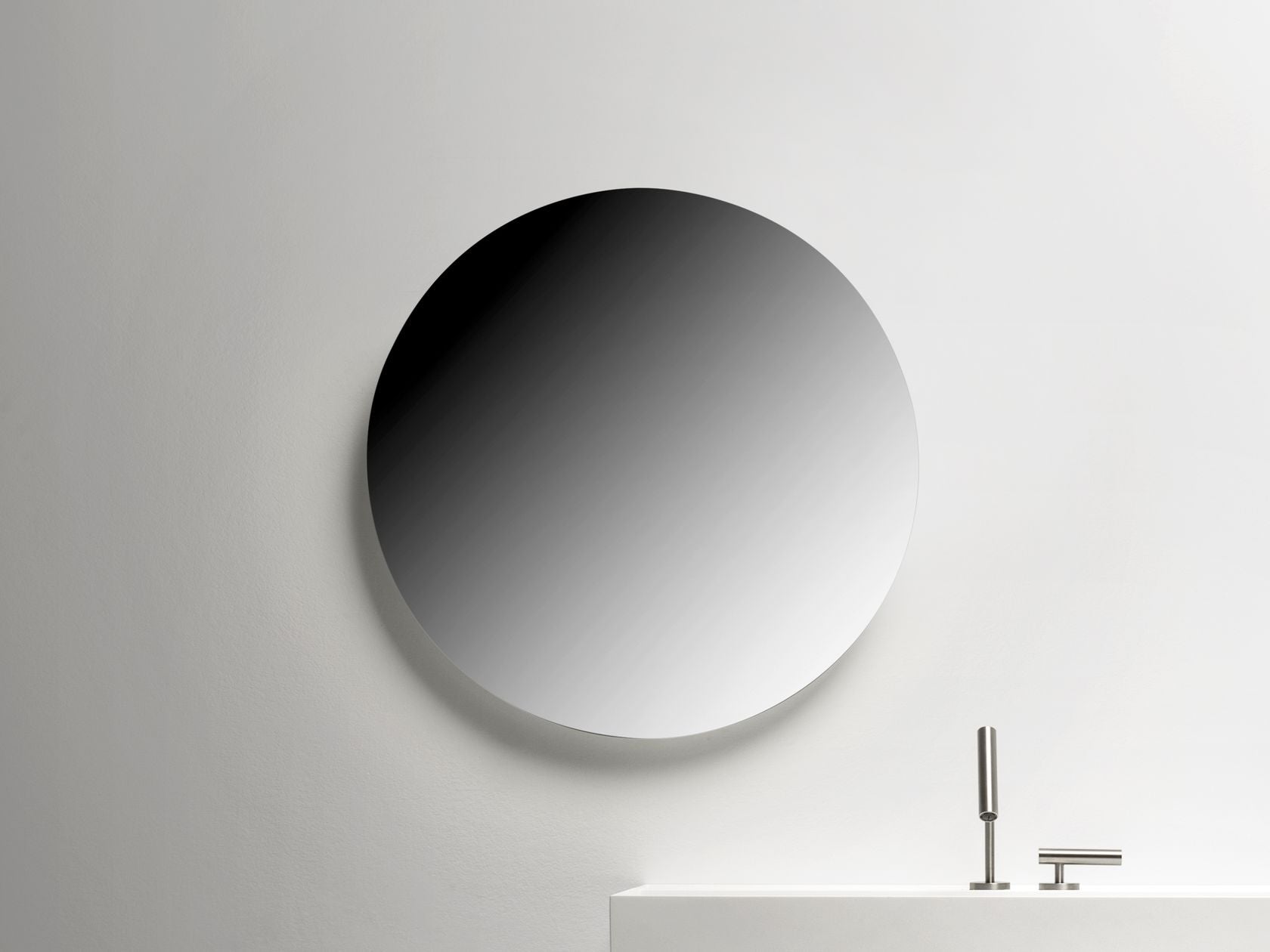 Round mirror