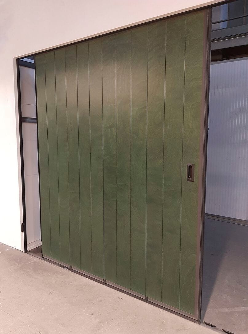 SR SECTIONAL DOORS