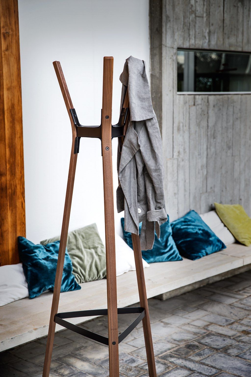 STEELWOOD COAT STAND