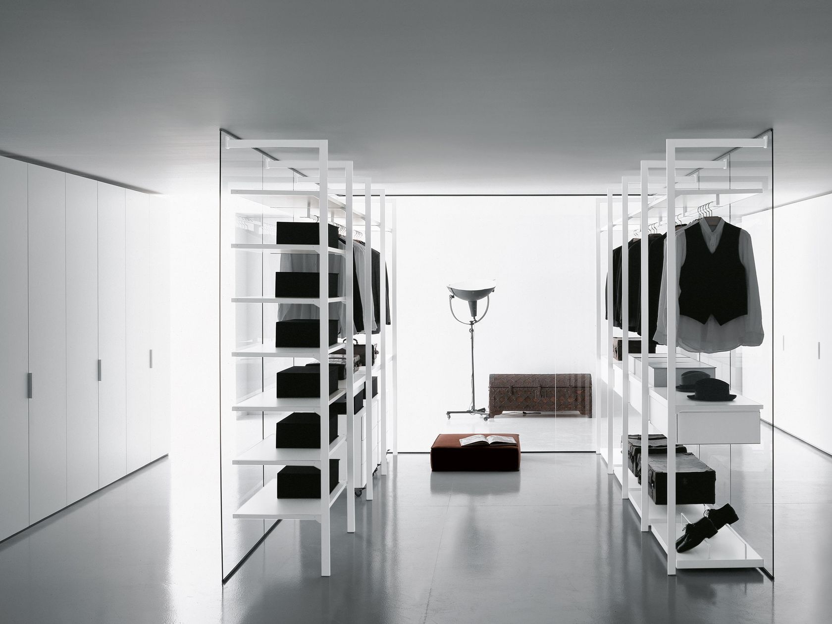 STORAGE WALK-IN WARDROBE