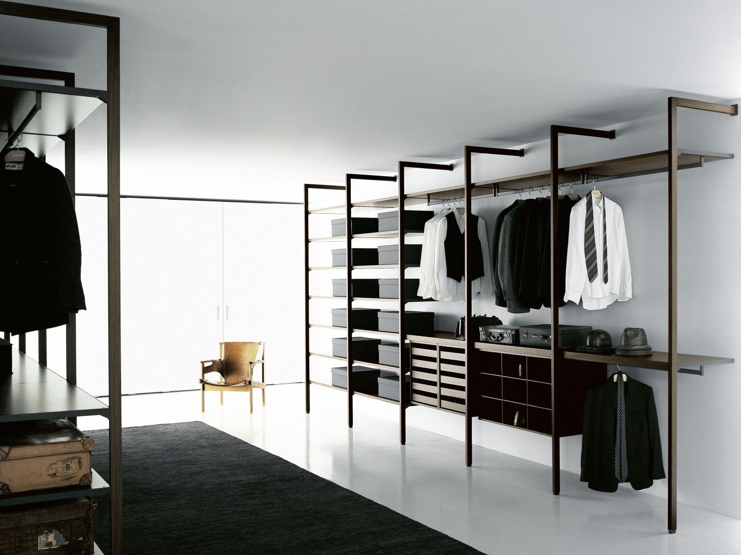 STORAGE WALK-IN WARDROBE