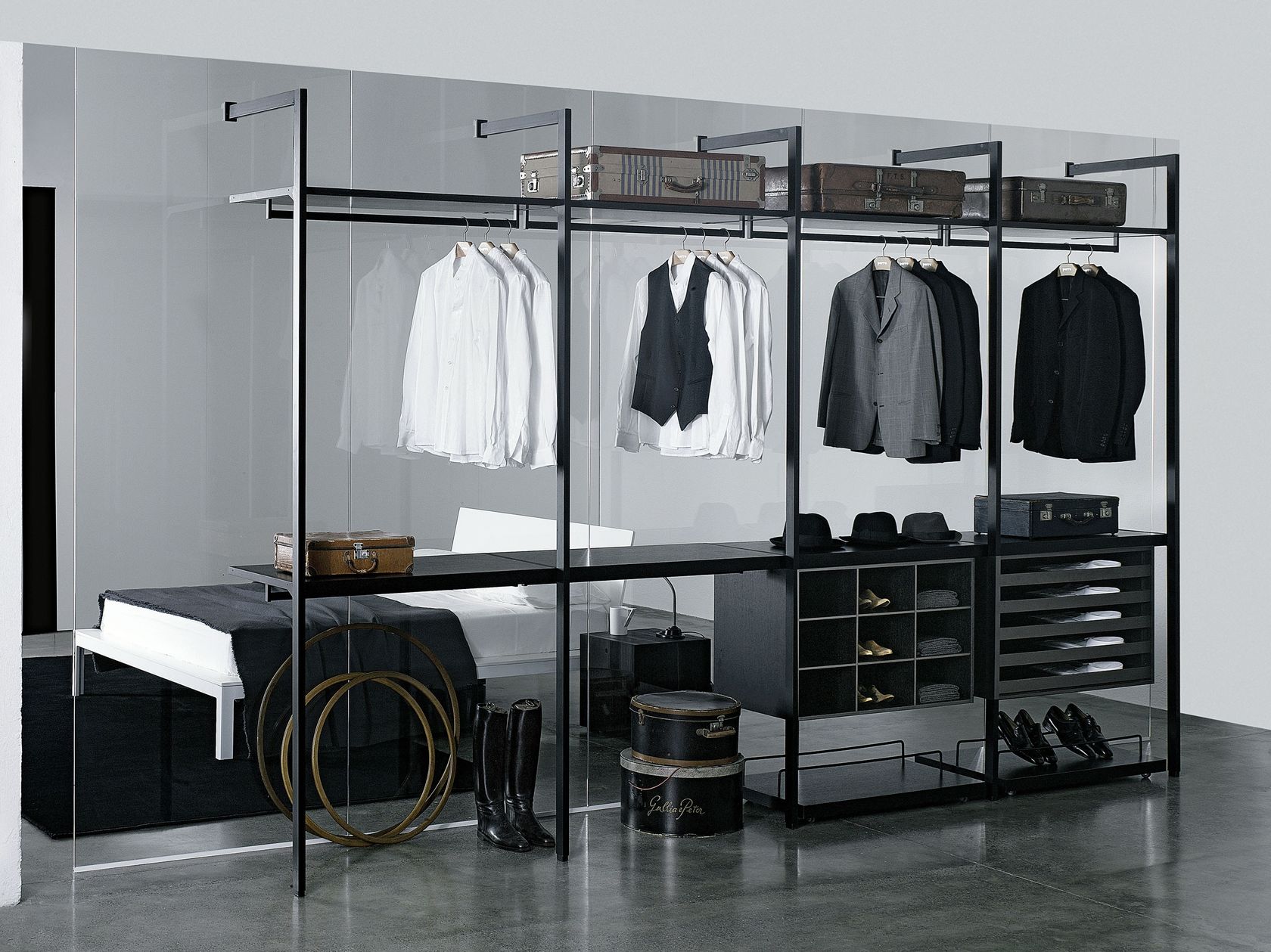 STORAGE WALK-IN WARDROBE