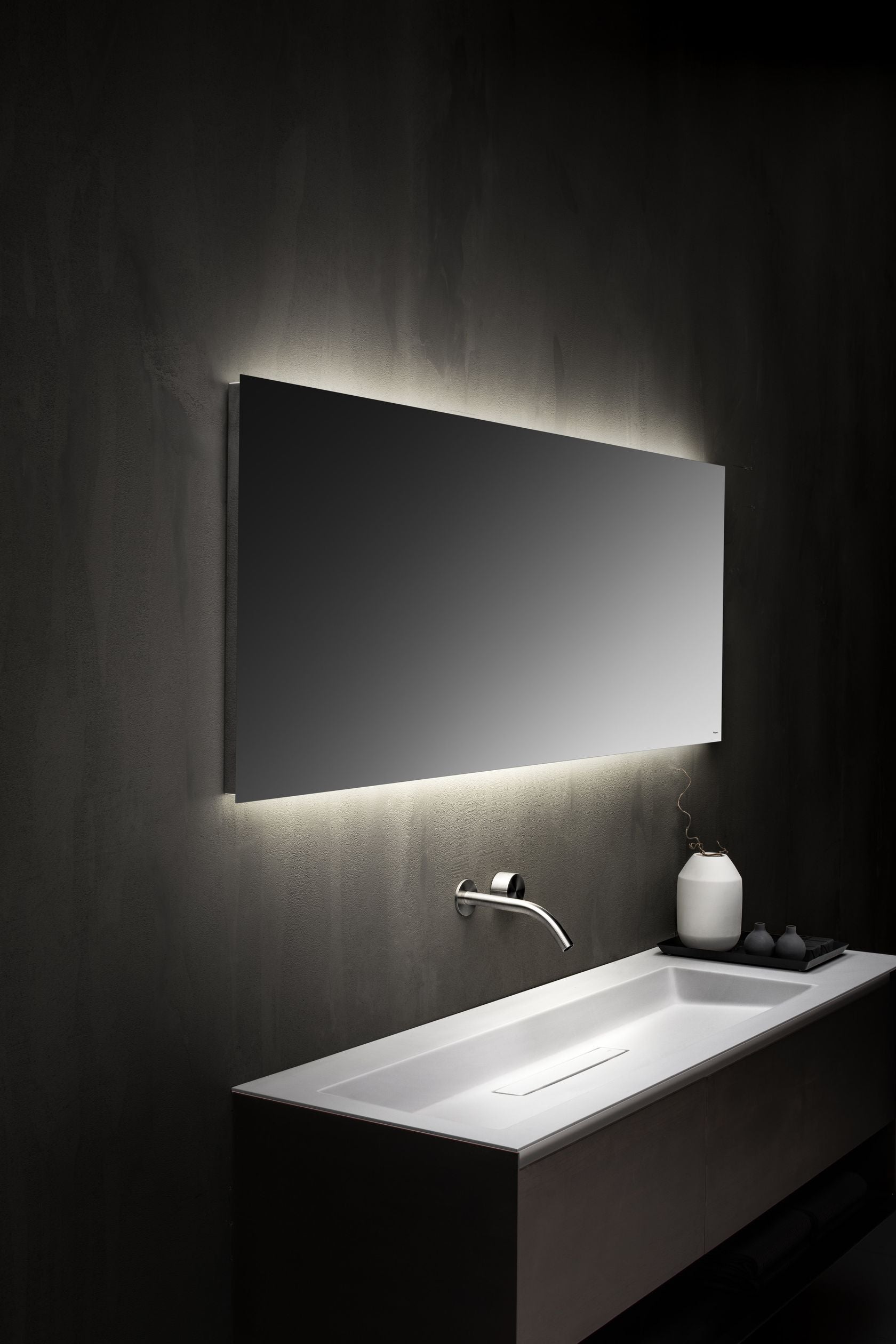 Mirror with integrated lighting