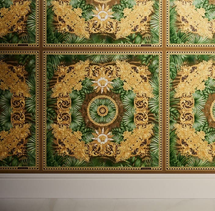 VERSACE V