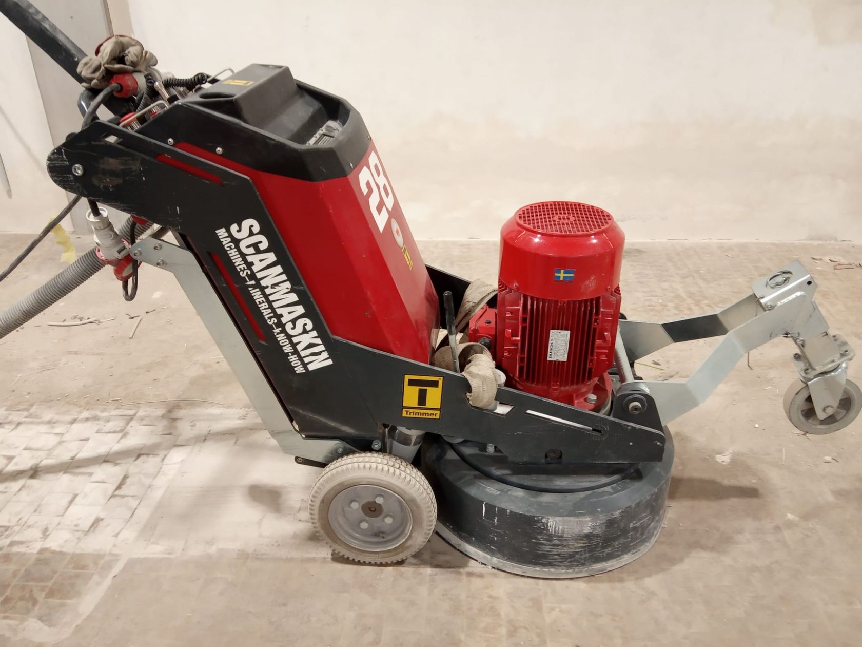 WORLD SERIES 28 REMOTE CONTROLLED SANDER