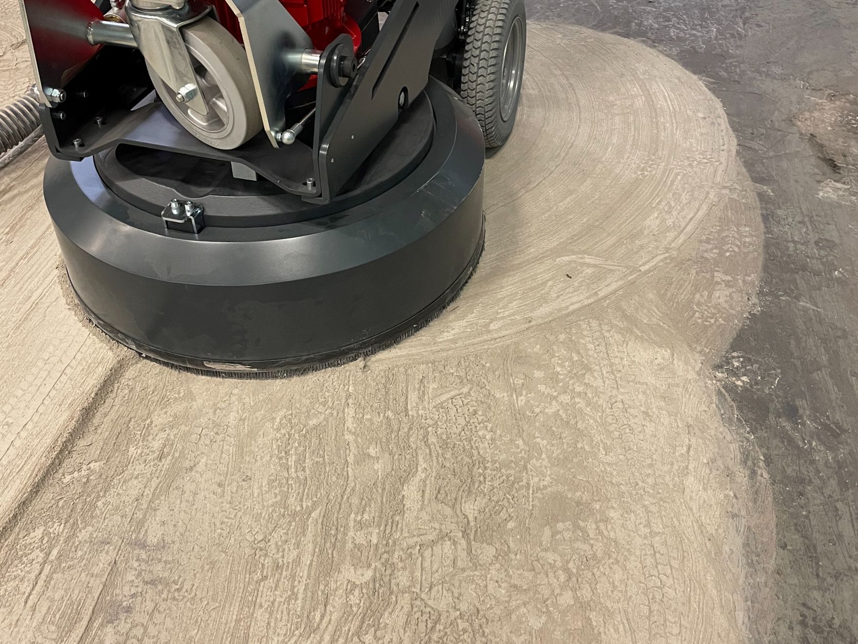 WORLD SERIES 32 REMOTE CONTROLLED SANDER