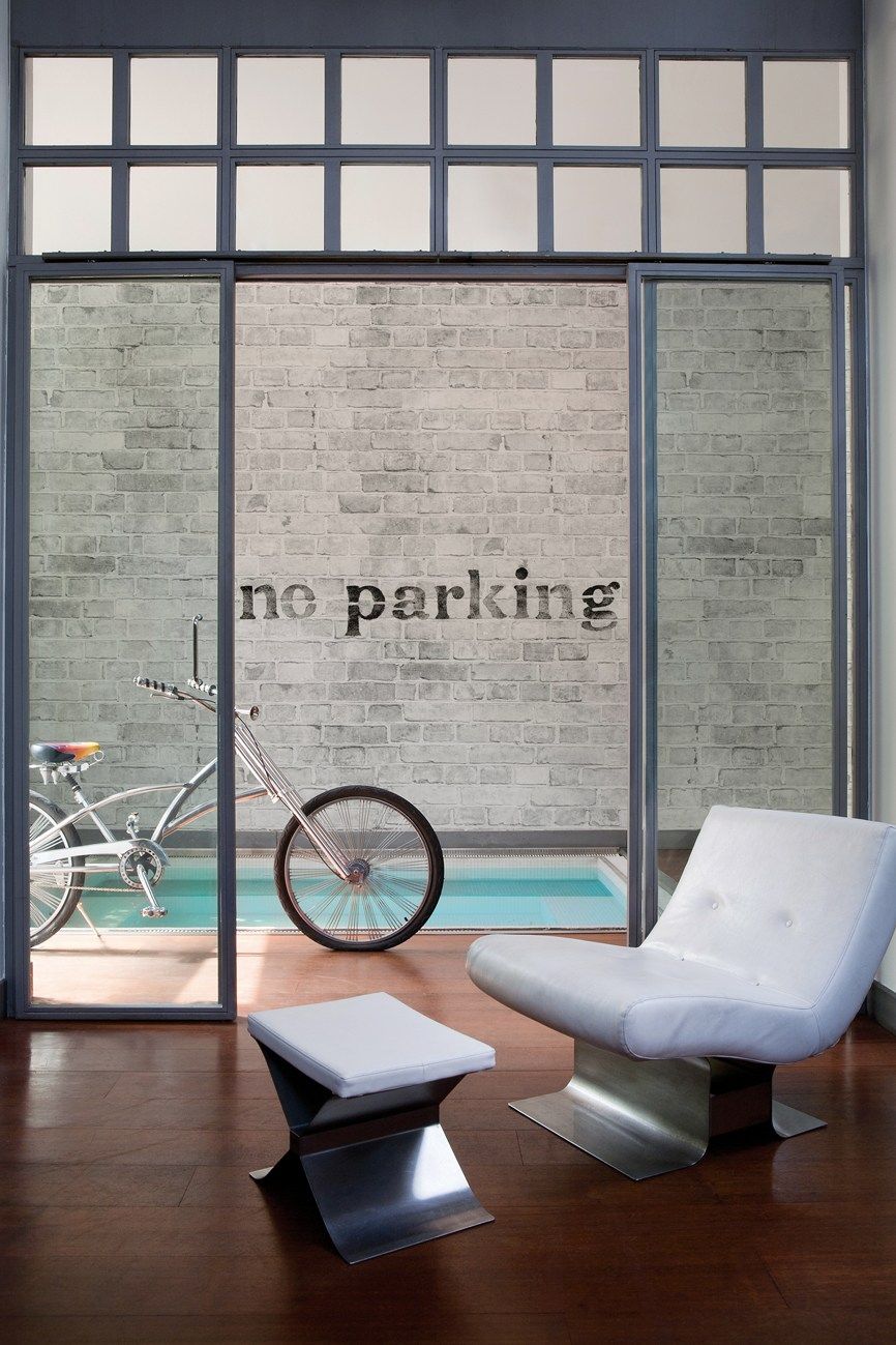 NO PARKING